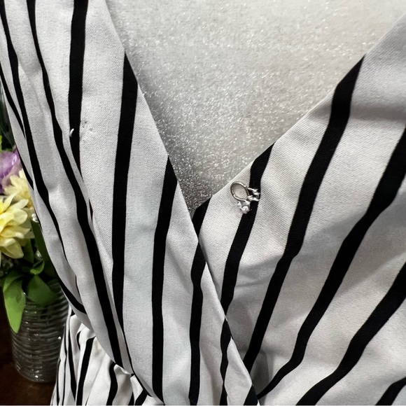 Zaful Stripped Romper - Picture 5 of 16